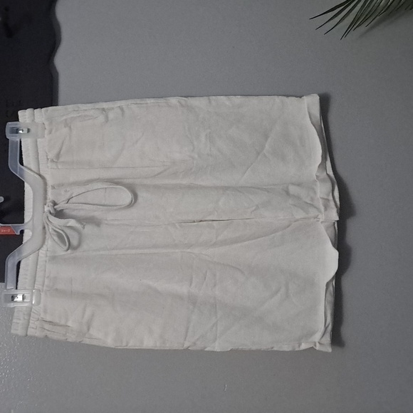 White Bermuda Drawstring Shorts Size: Meduim - Picture 1 of 3